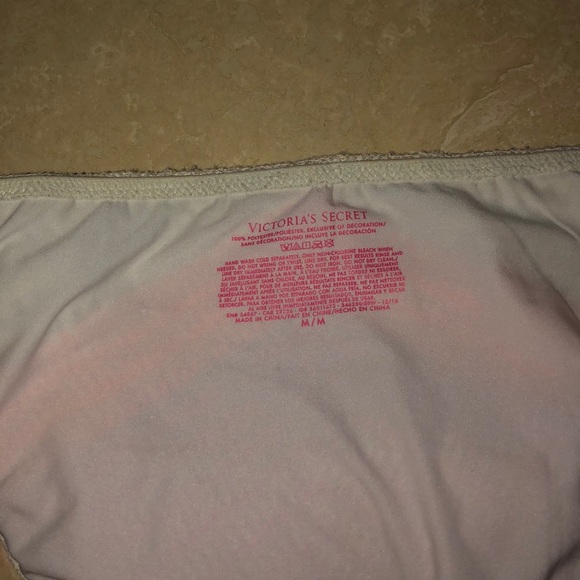 Victoria’s Secret crochet bikini bottoms - Picture 3 of 3